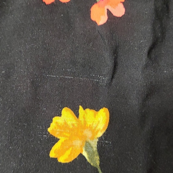 💙 BLOUSE: Tunic Style Black Floral Blouse - Picture 9 of 10